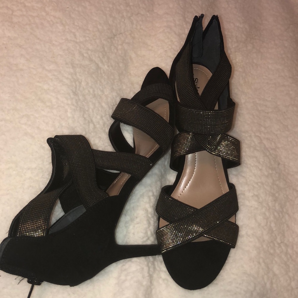 BLACK AND GOLD HEELS